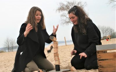 twee collega's op het strand