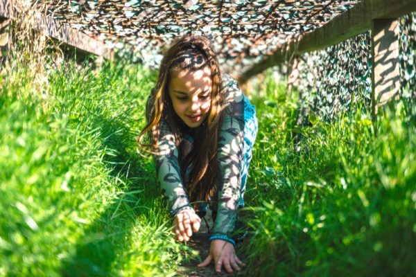 Actief kinderfeestje survival camotunnel