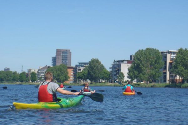 Kanotocht-vriendenuitje-actief-Almere