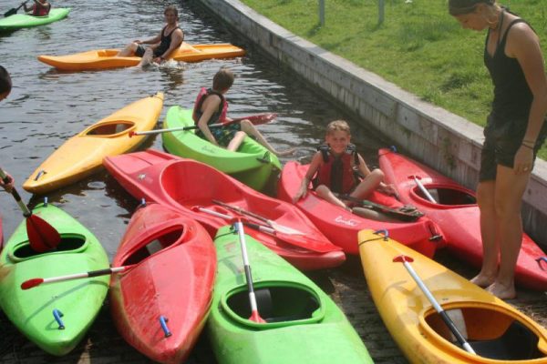 kano-varen-schoolreisje-Almere